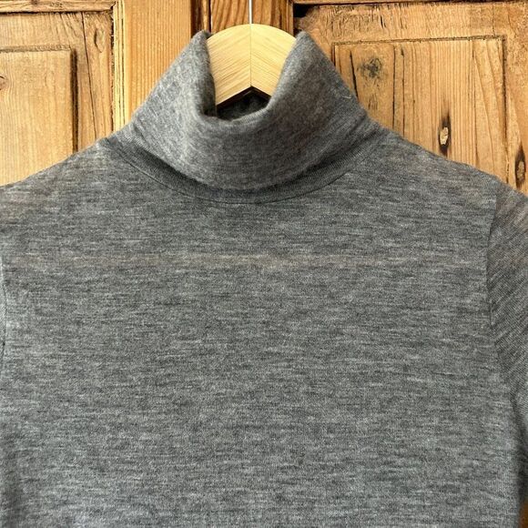 Pringle of Scotland XS (?) Lightweight Gray Turtleneck Sweater - Picture 2 of 7